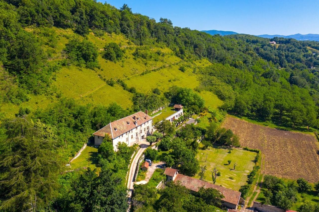 Jolie Cabane Avec Jacuzzi Pour Les Amoureux De La Nature Tullins Extérieur photo