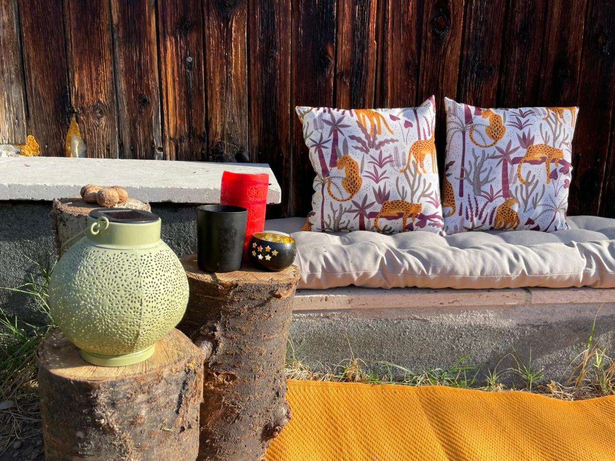 Jolie Cabane Avec Jacuzzi Pour Les Amoureux De La Nature Tullins Extérieur photo
